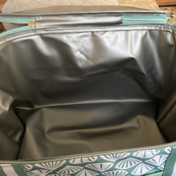 - Woman’s Victoria secret beach bag - Picture 2 of 2